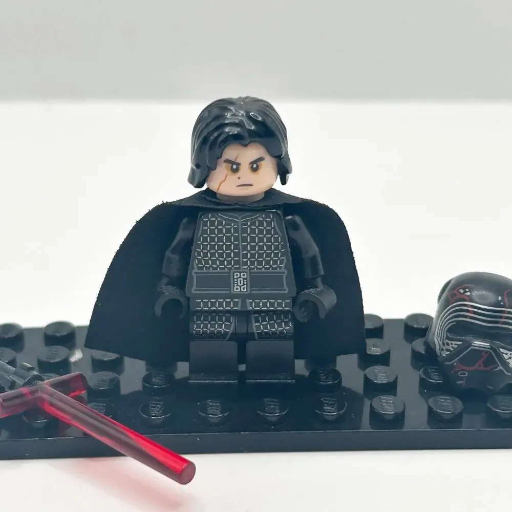 LEGO sw1061 Star Wars Supreme Leader Kylo Ren Cape & Lightsaber - New Condition